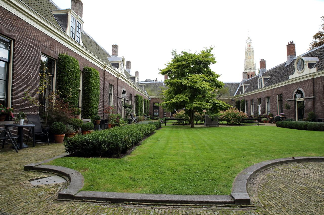 Photo Teylers Hofje in Haarlem, View, Sights & landmarks, Neighborhood, square, park - #3