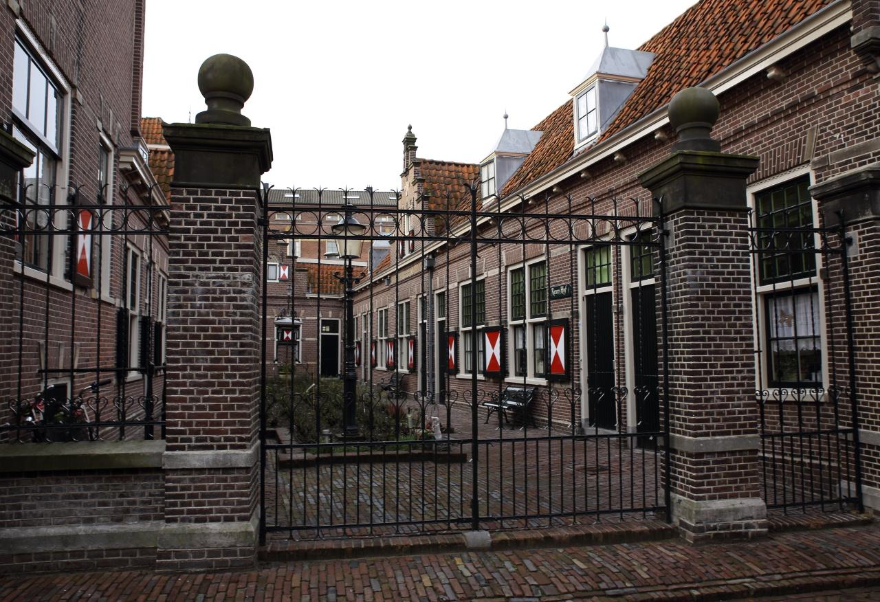 Photo Sint Pietershof in Hoorn, View, Neighborhood, square, park, Activities - #7