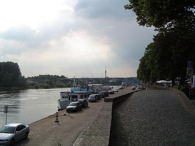 Photo Rijnkade in Arnhem, View, Neighborhood, square, park - #1