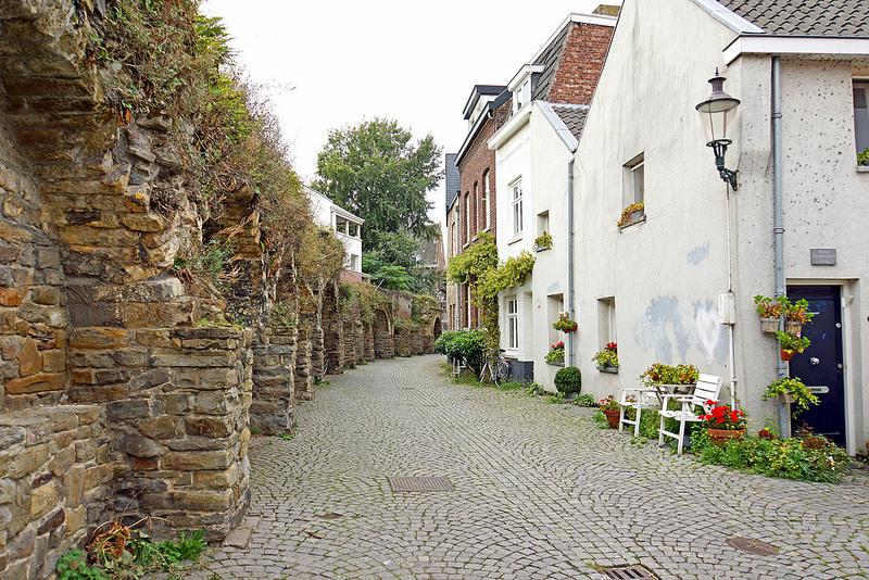 Photo Lang Grachtje en Klein Grachtje in Maastricht, View, Sights & landmarks - #1