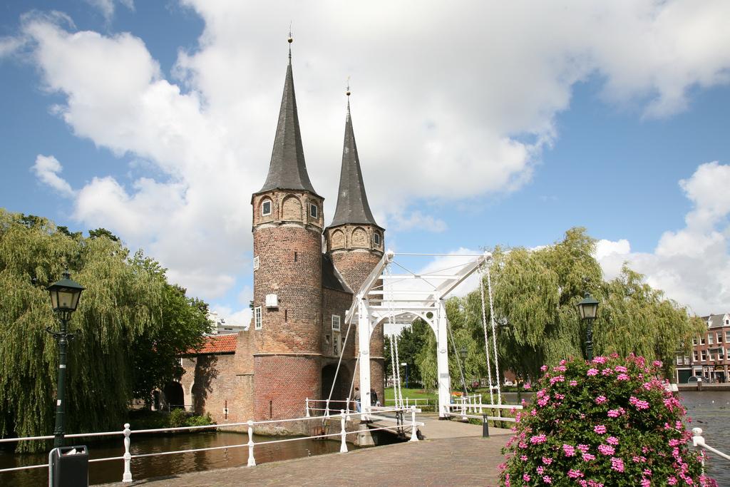 Photo Oostpoort in Delft, View, Sights & landmarks - #1