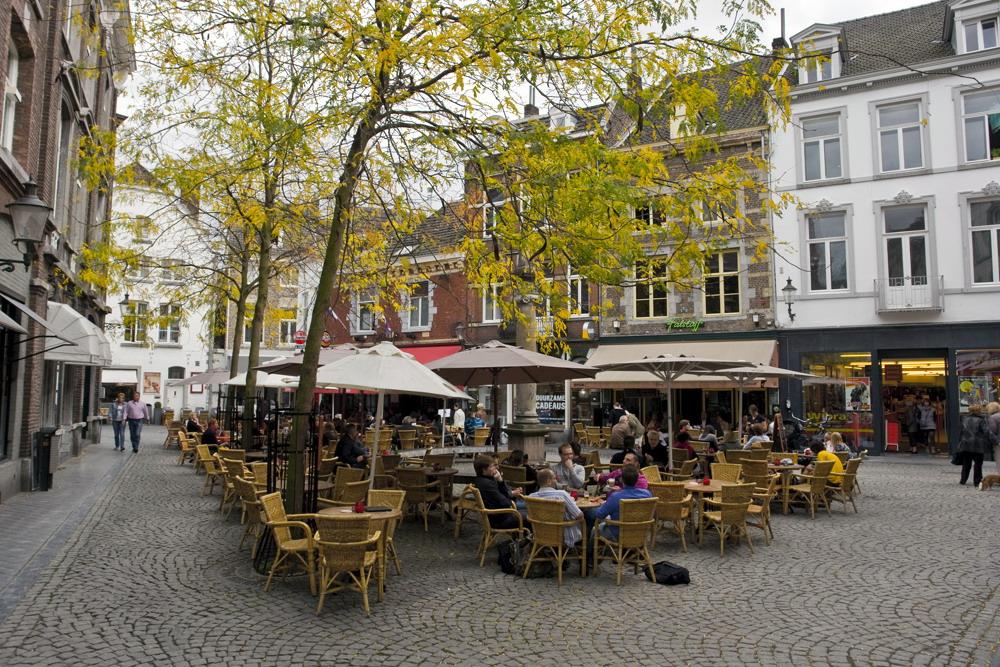 Photo Sint Amorsplein in Maastricht, View, Neighborhood, square, park - #1