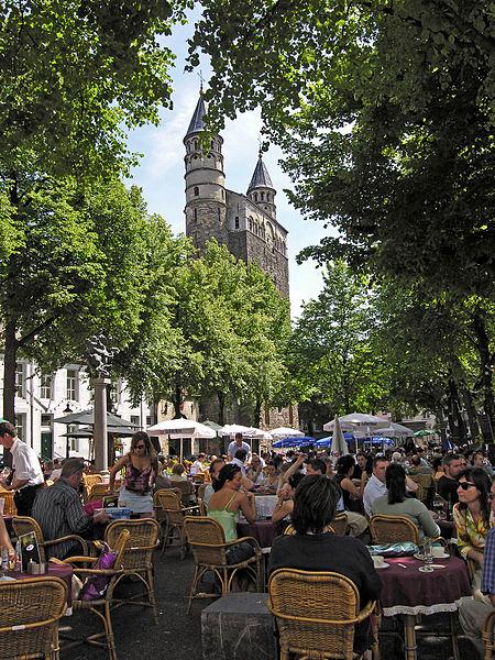 Photo Onze Lieve Vrouweplein in Maastricht, View, Drink, Neighborhood, square, park - #2