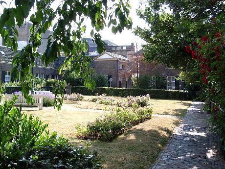 Photo Luthers Hofje in Arnhem, View, Neighborhood, square, park