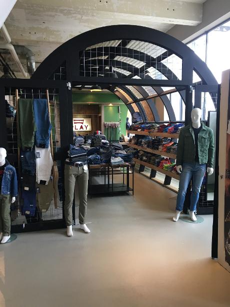 Photo Jogg-jeans in Eindhoven, Shopping, Fun shopping
